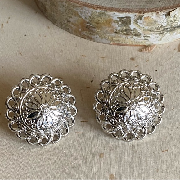 VTG- Vendome- ‘50s Gorgeous Victorian Revival Domed Button Clip Backs - Picture 1 of 9